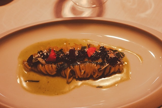 L&rsquo;excellence Aquitaine : le caviar français, atout maître des traiteurs événementiels haut de gamme